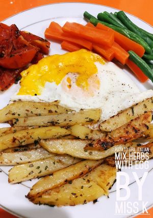 Foto resep Potato grill mix herbs and fried egg (eat clean, menu diet)