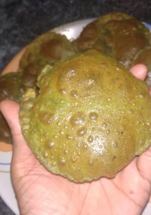 A picture of Palak puri.