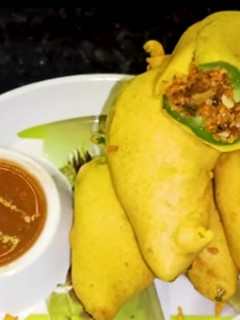 ભરેલા મરચા ના ભજીયા (Bharela Marcha Bhajiya Recipe In Gujarati) રેસીપી મુખ્ય ફોટો