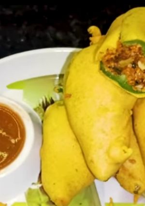 ભરેલા મરચા ના ભજીયા (Bharela Marcha Bhajiya Recipe In Gujarati) રેસીપી મુખ્ય ફોટો