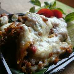 รูปของ Ayam geprek mozzarella sambel mangga