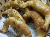 Mini medialunas rellenas sin amasar