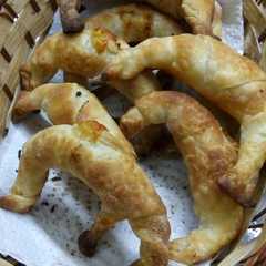 A picture of Mini medialunas rellenas sin amasar.