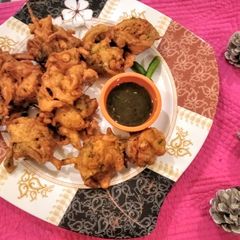 A picture of Besan ke Mix pakorey.