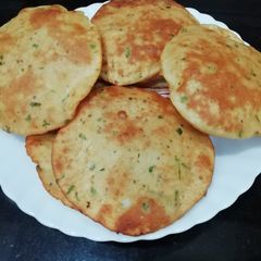 A picture of Spicy Rawa Aloo Poorie.