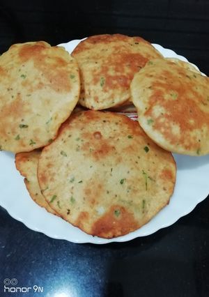 A picture of Spicy Rawa Aloo Poorie.