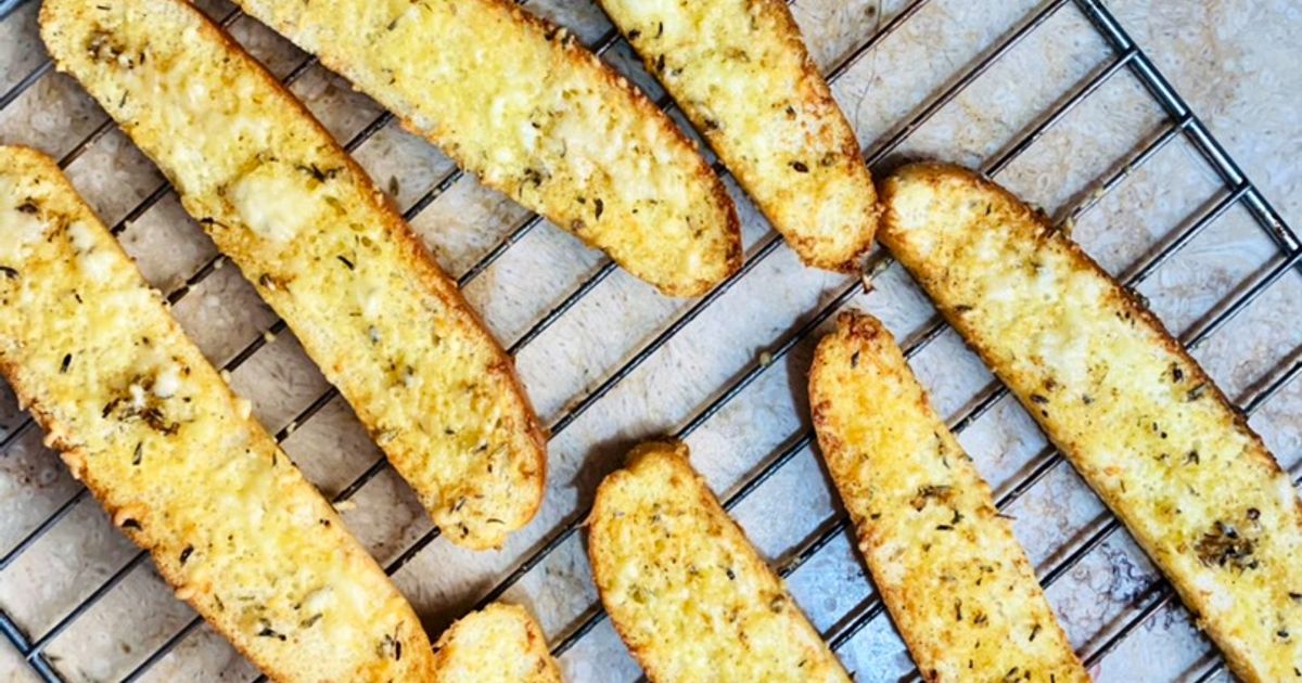 Long Rusk Quick Breakfast Garlic Rusk From Long Bun Recipe by Sarosh Zeeshan ...