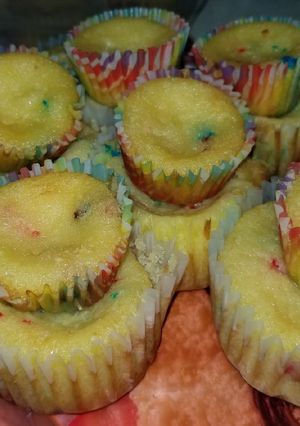 A picture of Mama's Sprinkle Cupcakes.