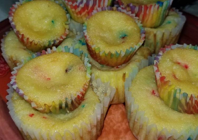 Recipe of Perfect Mama&#39;s Sprinkle Cupcakes