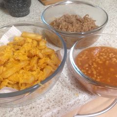 A picture of Pulled BBQ pork with Beans and Cheesy Chips 💜.