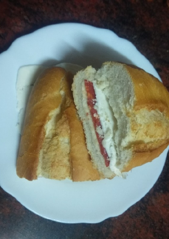 Una foto de Bocadillo de chorizo de pavo y queso tierno