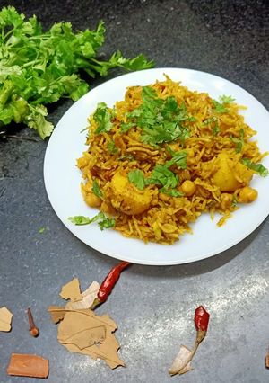 છોલે દમ બિરિયાની(Chhole Dum Biryani Recipe in Gujarati) રેસીપી મુખ્ય ફોટો