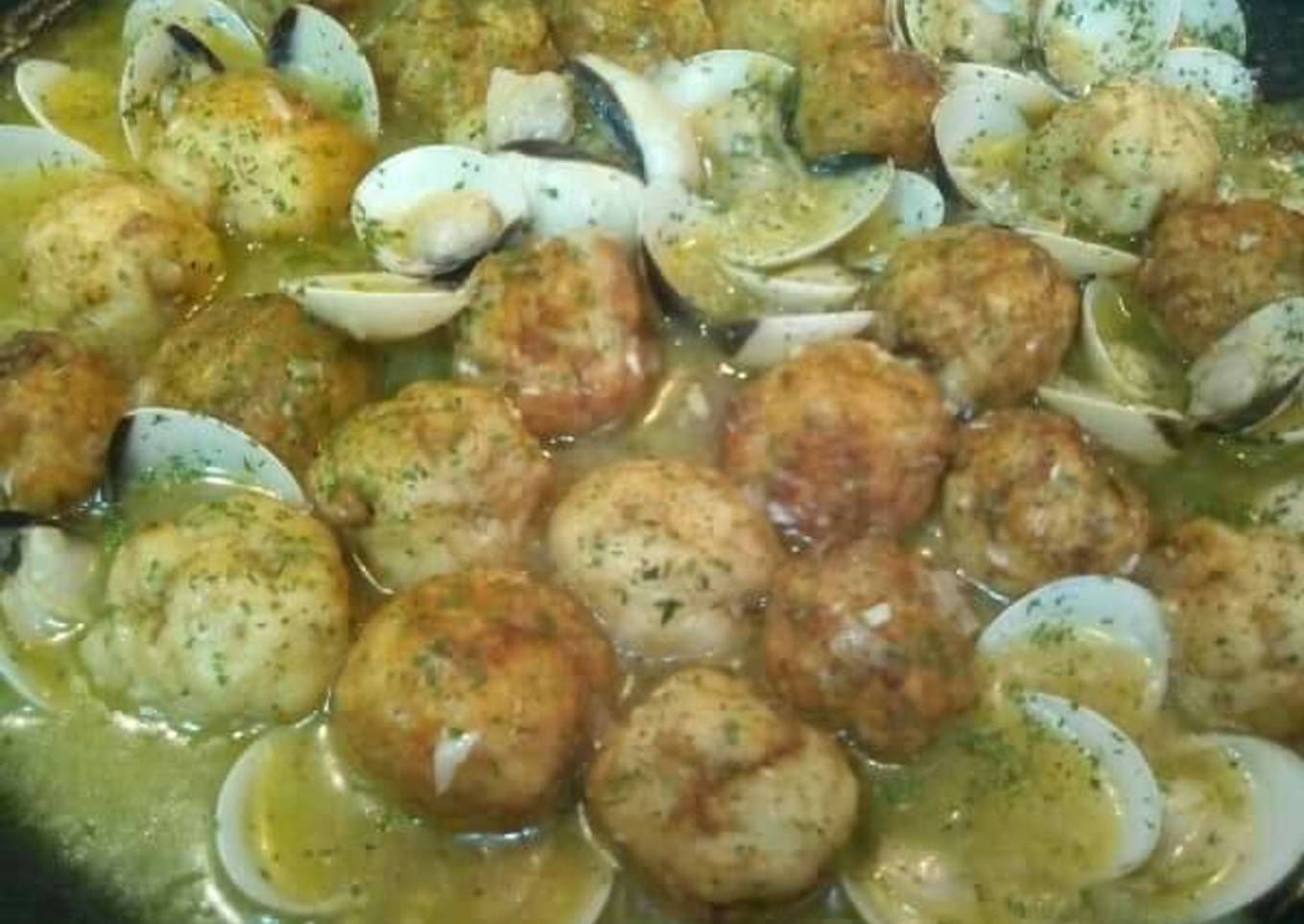 Albóndigas de merluza en salsa verde