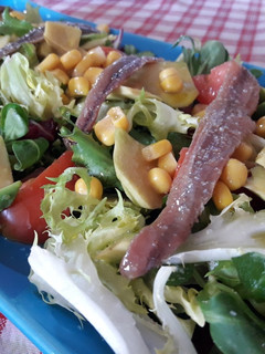 Una foto de Ensalada de anchoas del Cantábrico
