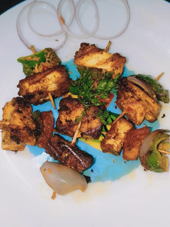 पनीर टिक्का (paneer tikka recipe in marathi) रेसिपी चे मुख्य फोटो
