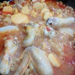 A picture of Guisito de pollo. 🍗.