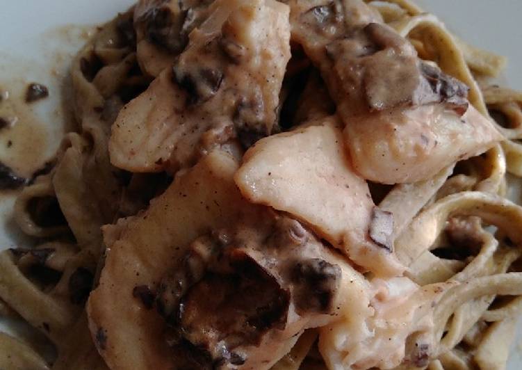 Bagaimana Menyiapkan Fettuccine with mushroom sauce and dory - Pasta saus jamur dori, Lezat Sekali