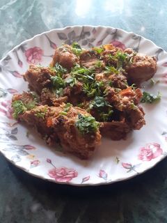 सुखे चिकन (sukhe chicken recipe in marathi) रेसिपी चे मुख्य फोटो