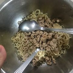 A picture of Kolo Mee.