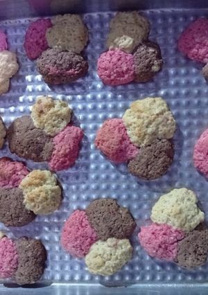 Una foto de Polvorones triple sabor.