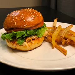 A picture of Juicy California Grilled Chicken Burger.