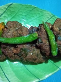 डाळ -पालक वडे (daal palak vade recipe in marathi) रेसिपी चे मुख्य फोटो