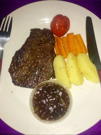 Langkah Mudah untuk Membuat Resep Steak saus barbeque simple yang Uenak Anti Ribet, Sempurna