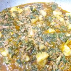 A picture of Aloo palak gosht.