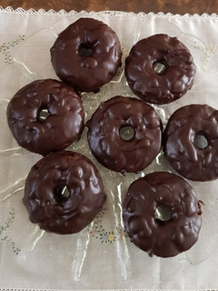 Una foto de Donitas de chocolate oscuro