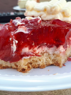 Una foto de 🥧 Tarta De Frutilla 🍓 Súper Fácil 👏🤤