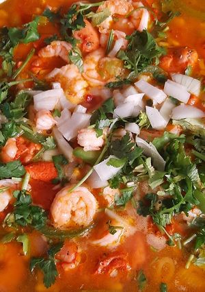 Una foto de Arroz salteado con pollo y camarones 🤤