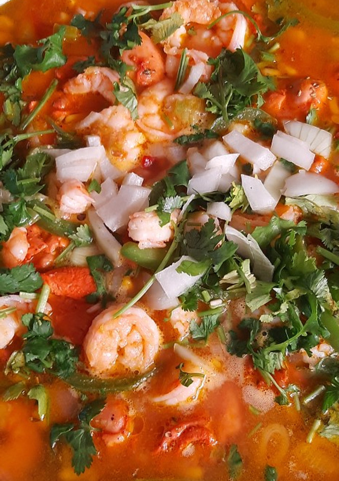 Una foto de Arroz salteado con pollo y camarones 🤤