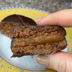 Una foto de Alfajores - Copitos de dulce de leche bañados en chocolate 🤍