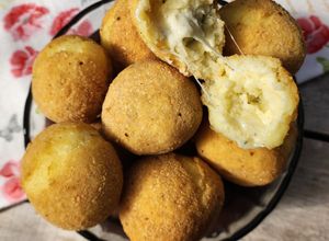 Una foto de 🧀💣Bombas de papa al roquefort 💣🧀