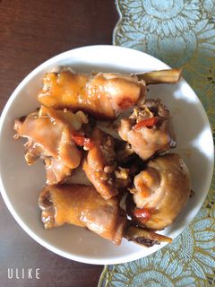 Hình của món Đùi gà rim mật ong ngũ vị.