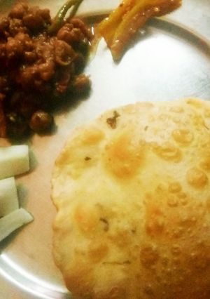 A picture of Chole poori.