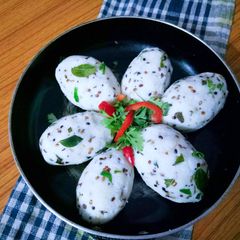 Seasoning rice balls A picture of Seasoning rice balls.