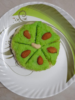 मिल्क मलाई कोकोनट बर्फी(Milk malai coconut burfi recipe in Hindi रेसिपी मुख्य फोटो