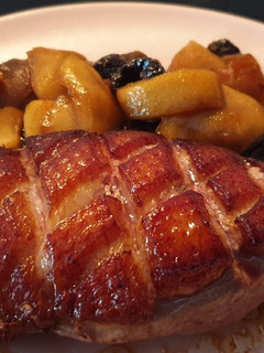 Una foto de Magret de pato con manzana y ciruelas al Pedro Ximénez