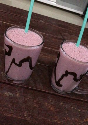 صورة لوصفة موز بالحليب والفراولة