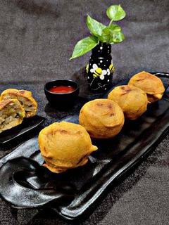 आलू ब्रेड बोंडा (Aloo Bread Bonda Recipe in Hindi) रेसिपी मुख्य फोटो