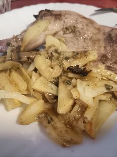 Una foto de Conejo con patatas y champiñones al vermut