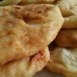Τηγανόψωμα γεμιστά με τυρί φέτα