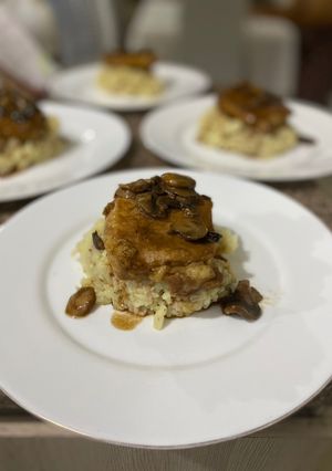 Una foto de Medallones de cerdo en salsa de champiñones, balsámico y whiskey