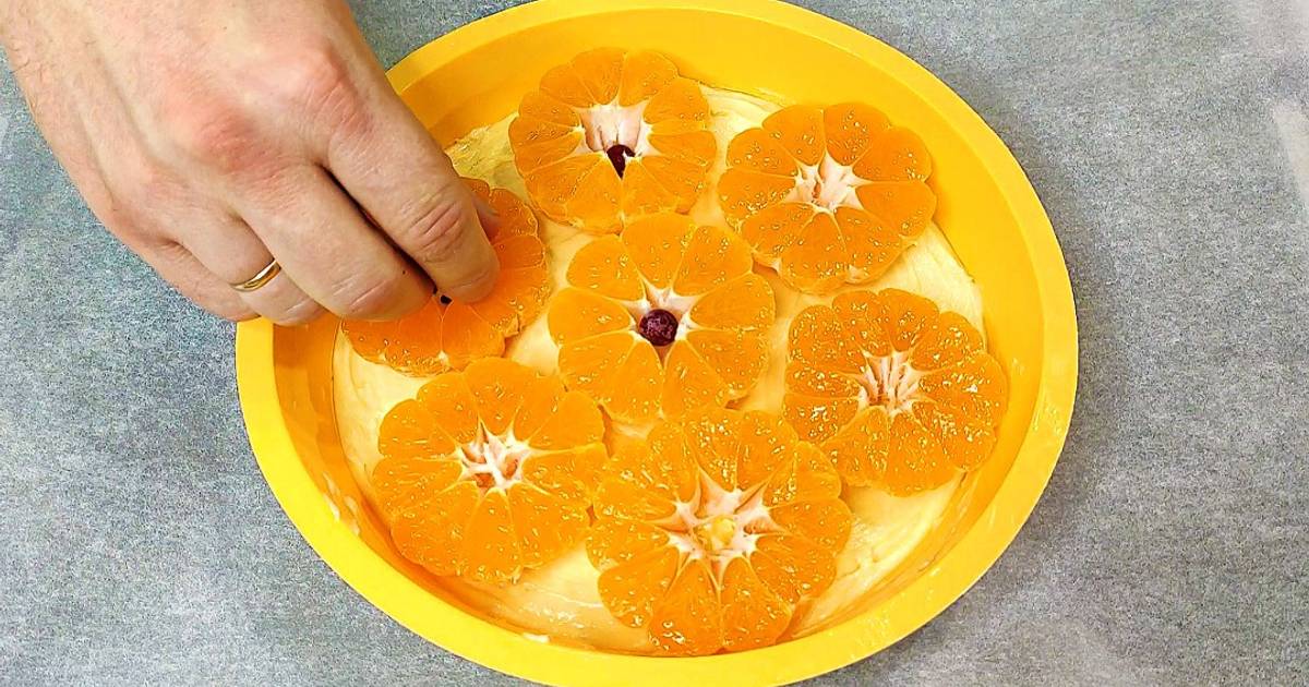Японец чистит мандарин и получает произведение искусства