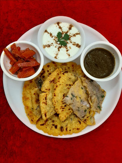 मक्की का भरवां पराठा (Makki ka bharva paratha recipe in hindi) रेसिपी मुख्य फोटो