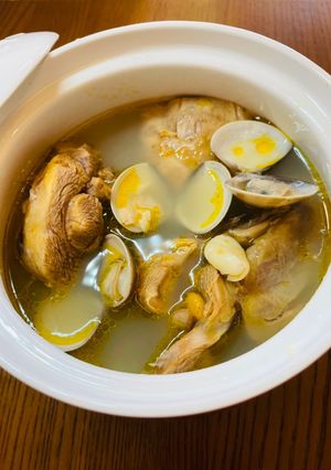 蒜頭蛤蠣雞湯 的食譜成品照片