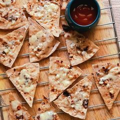 A picture of Garlic-Cheese Roti Bites.