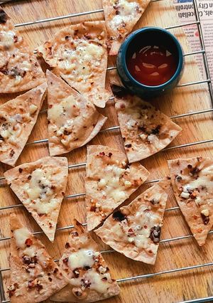 A picture of Garlic-Cheese Roti Bites.