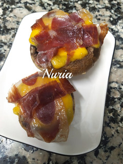 Una foto de Champiñones rellenos de Cheddar y jamón